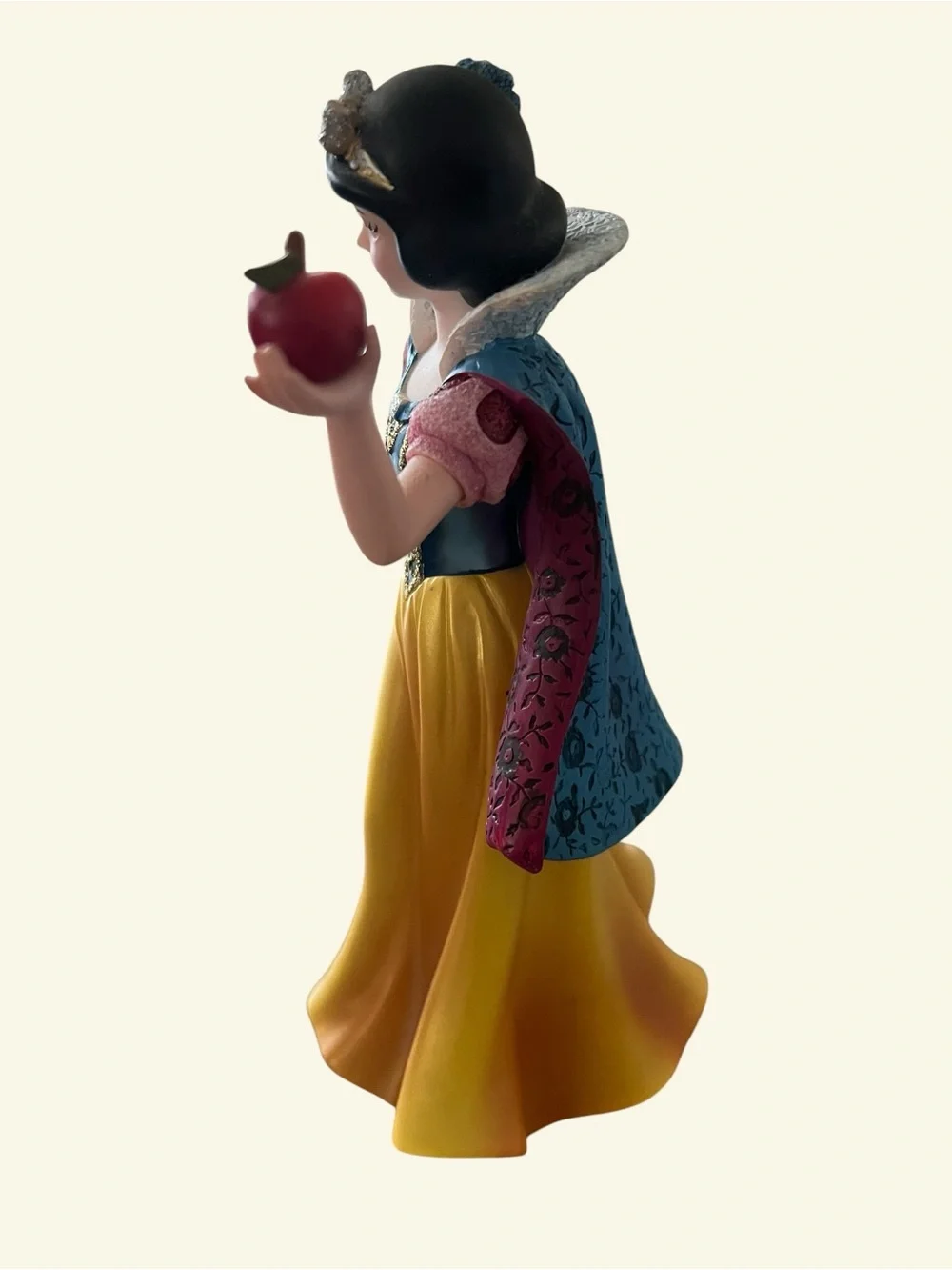 Disney Showcase Couture de Force Snow White Figurine